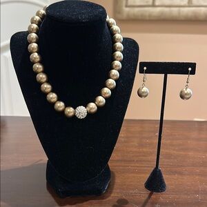 Gold Necklace with Lustrous Beads